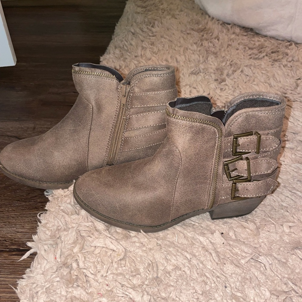 Ankle booties